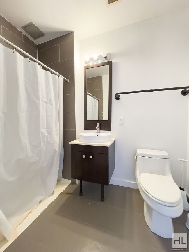 Building Photo - NOLL STREET / Spacious 2- Bed 1-Bath / Balcony / No Fee