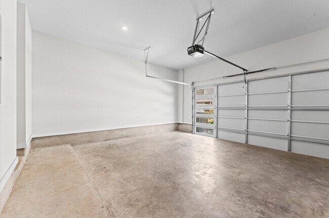 Building Photo - 16514 Lake Austin St