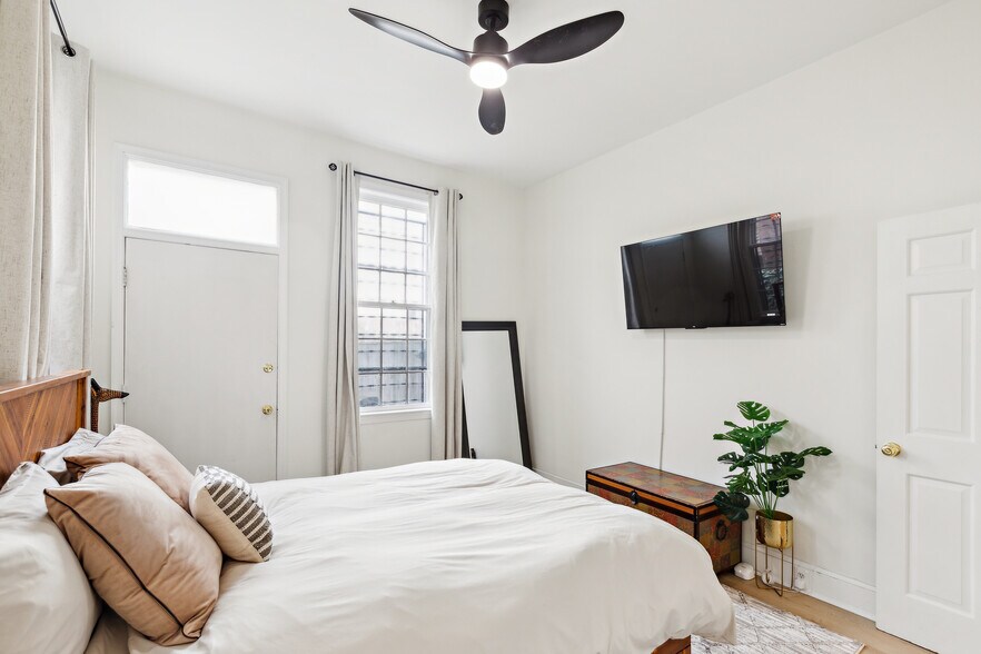 Building Photo - 134 F St SE