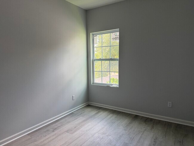 Building Photo - 2111 Owens St