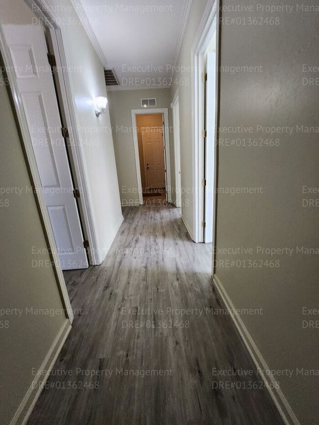 Building Photo - 4 bedroom 3 FULL bath/ 3 CAR Garage.. 2418...