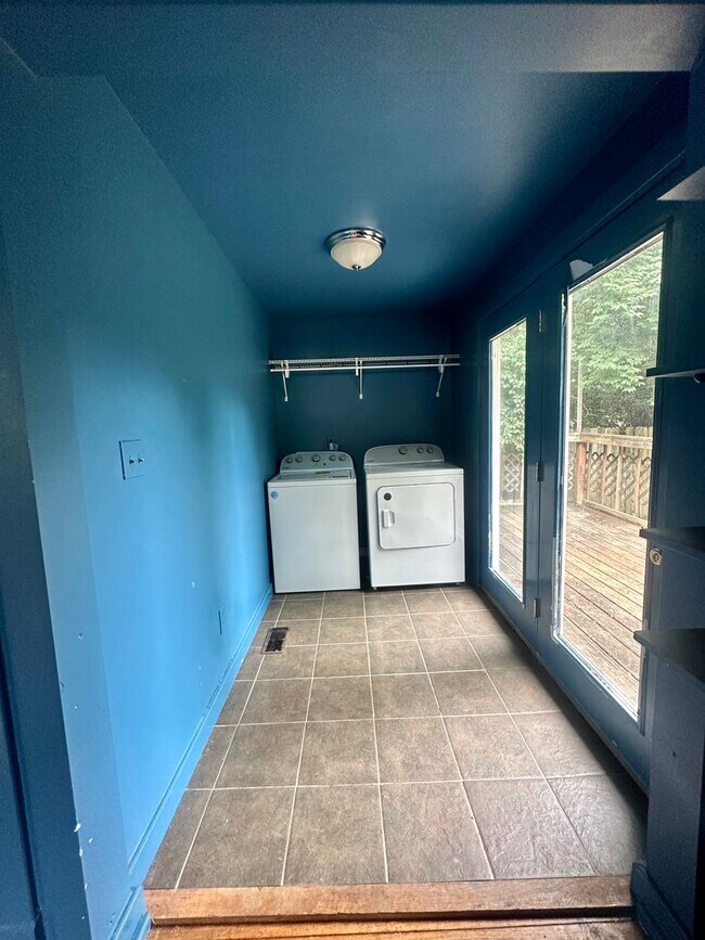 Building Photo - 505 Ingleside Dr