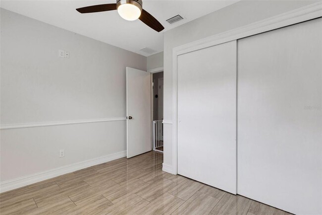 Building Photo - 2914 W Lake Ave