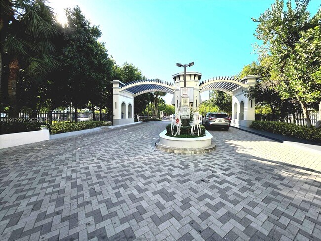 Building Photo - 310 Poinciana Island Dr