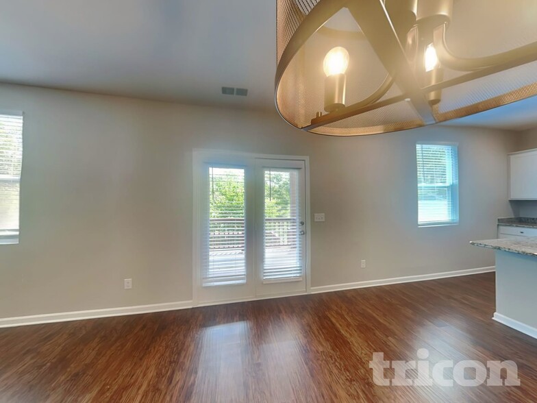 Building Photo - 752 Prominence Rd