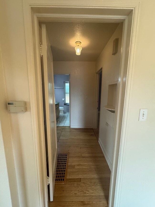 Building Photo - Available Now! 3 Bedroom Home Near OSU – $2,295/month