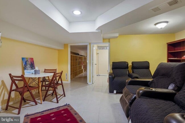 Building Photo - 5135 Summit Dr