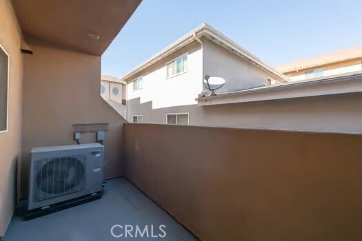 Building Photo - 703 Main St