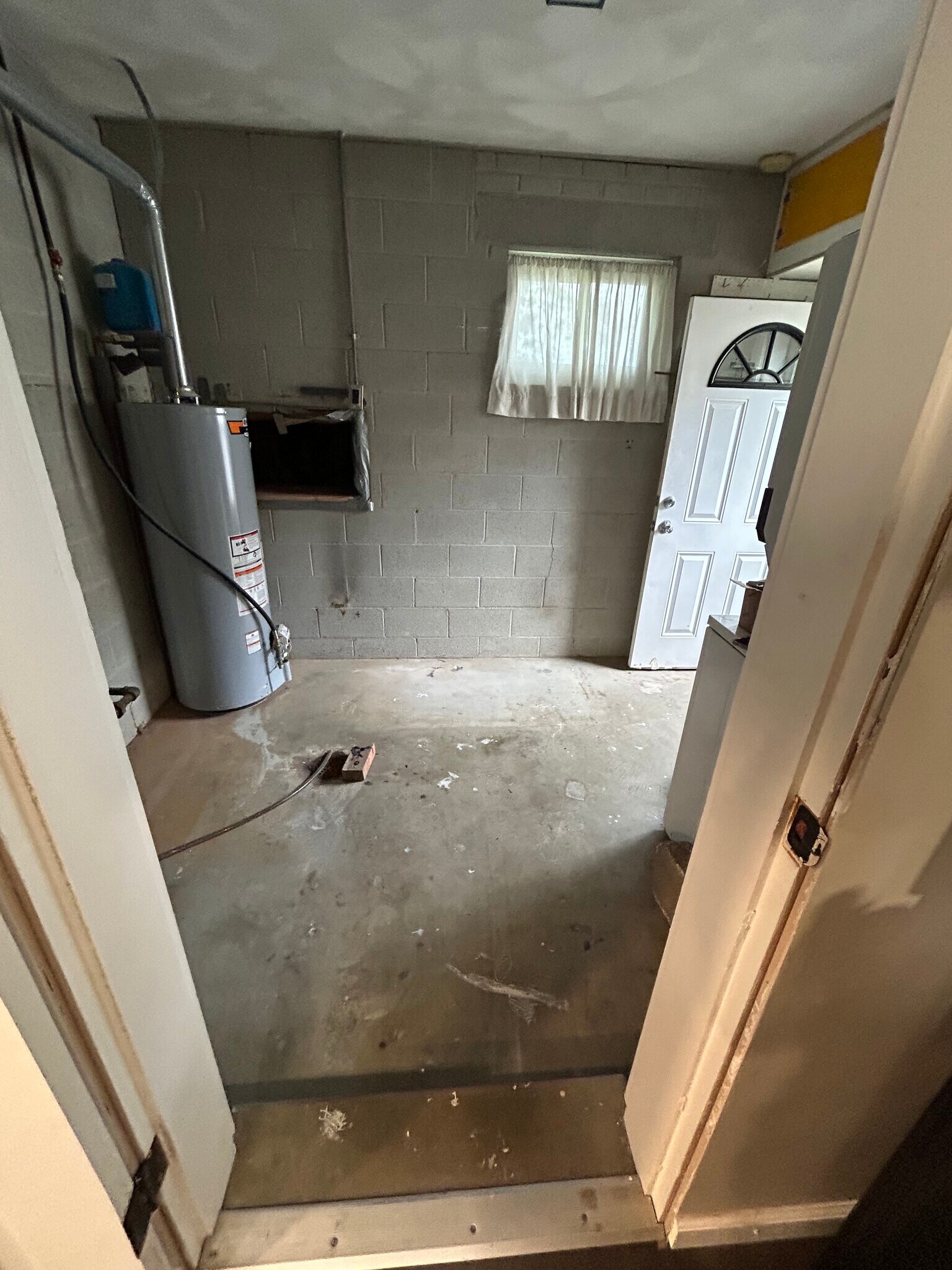 Washer dryer hookup - 1909 Menard Dr