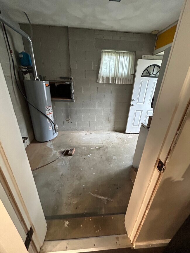 Washer dryer hookup - 1909 Menard Dr