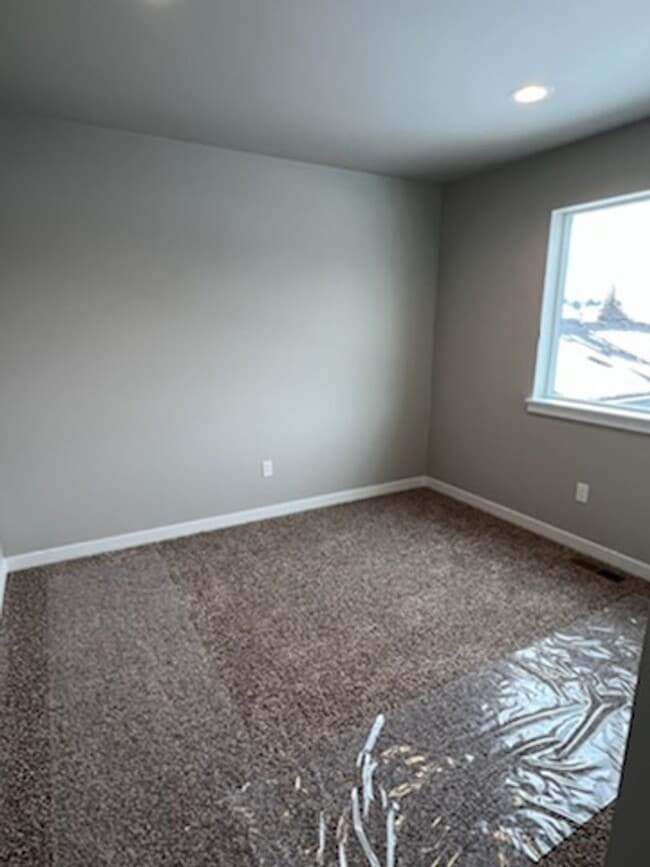 Building Photo - Luxury 3 bedroom, 2 bath home with double garage!