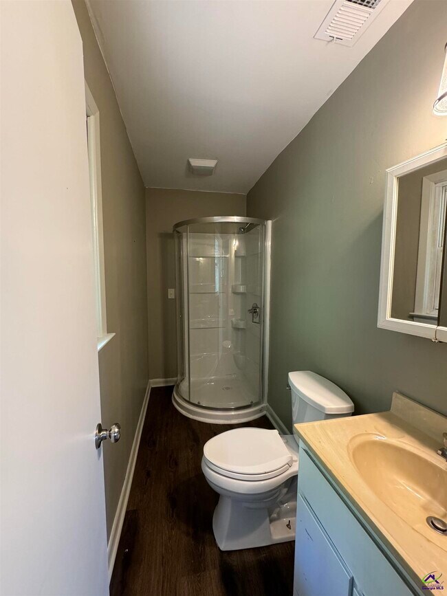 Building Photo - 204 Mike St