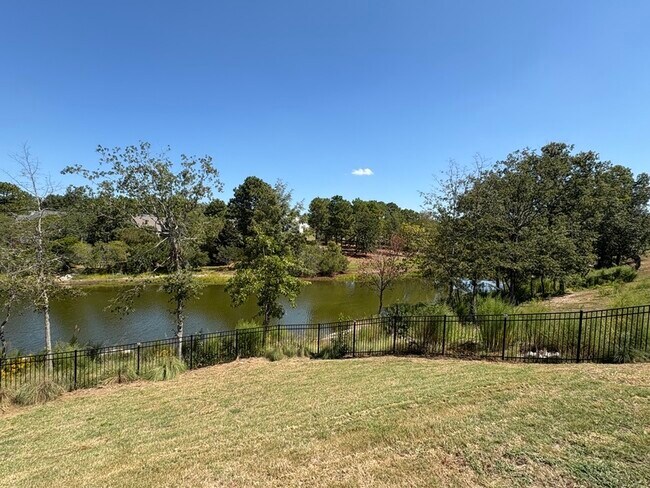 Building Photo - 407 Lakemont Dr