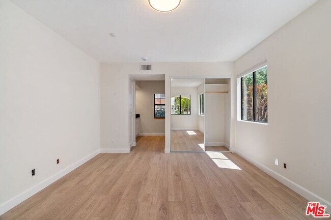 Building Photo - 6143 Lake Lindero Dr