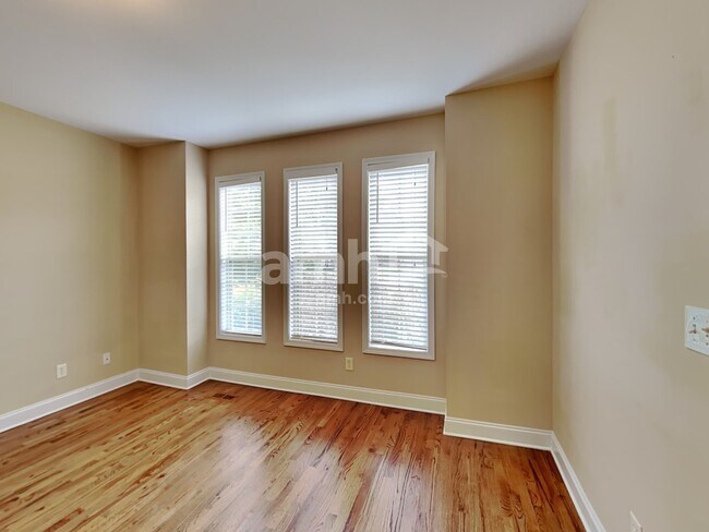 Building Photo - 103 Oakwind Pky