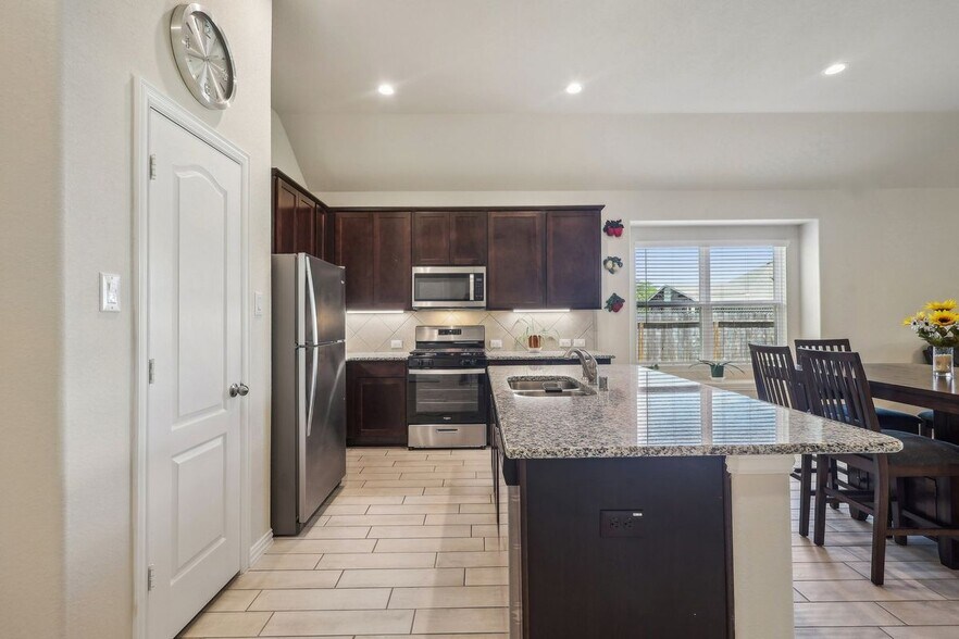 Building Photo - 18473 Railroad Ave