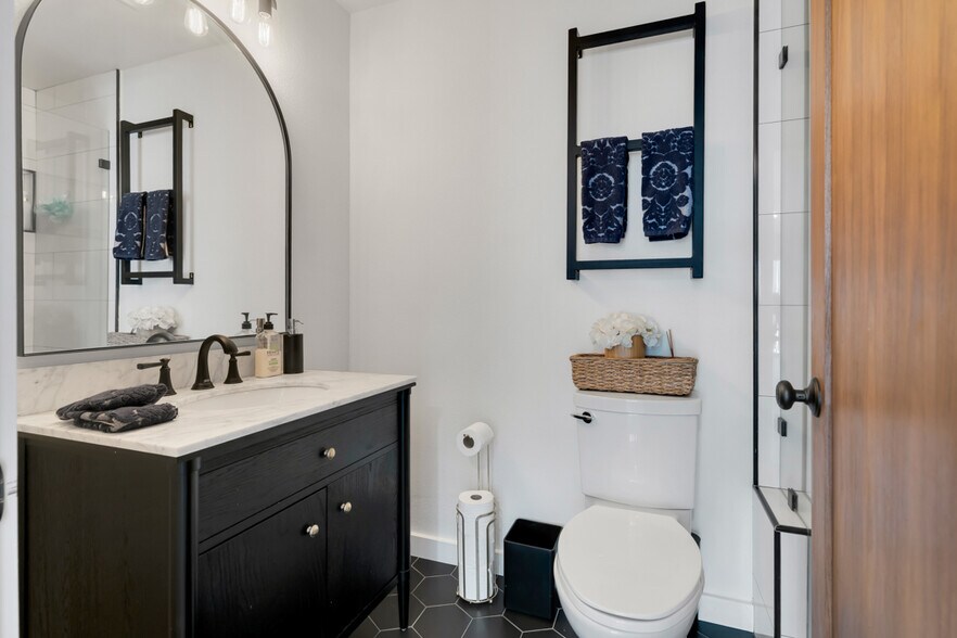 Building Photo - 15290 Bambi Ct