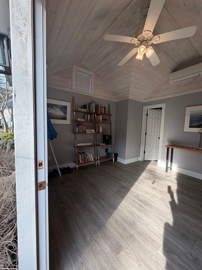 Building Photo - 3BR Beach House on 44th Street