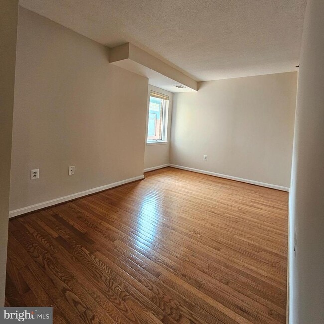 Building Photo - 505 E Braddock Rd