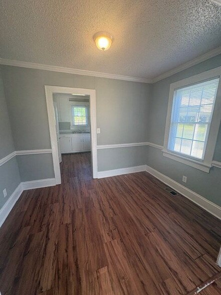 Building Photo - 2612 Sunset Ave