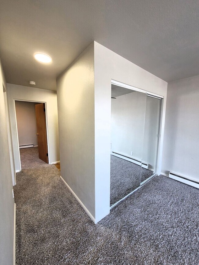 Building Photo - Southside Condo with a View - 1 Bedroom - ...
