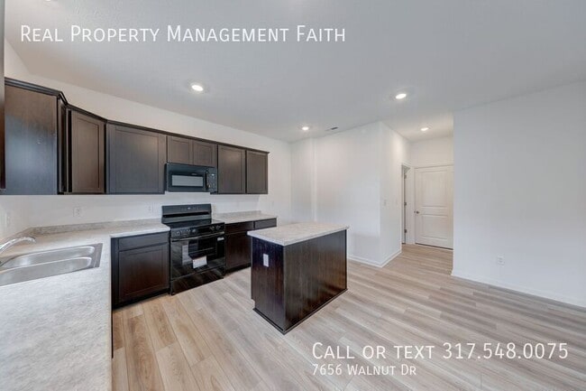 Building Photo - 7656 Walnut Dr