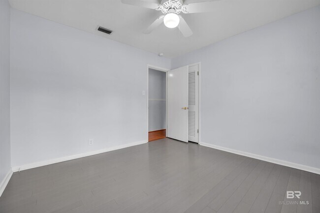 Building Photo - 252 South Dr