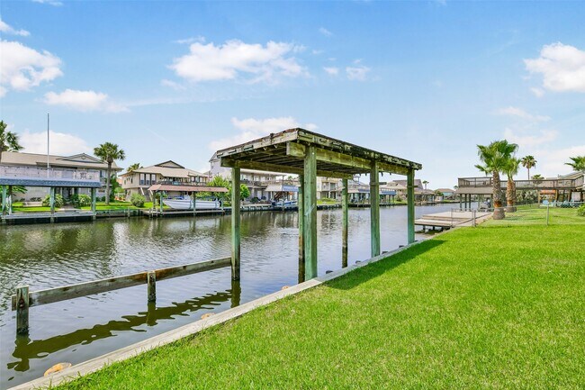 Building Photo - 1073 Redfish St