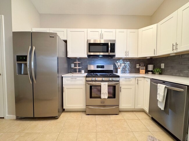 Building Photo - Stunning 3 Bed 2 Bath Condo In Amenity-rich Westchester At Stratford