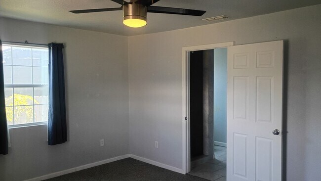 Building Photo - 312 McKnight Dr