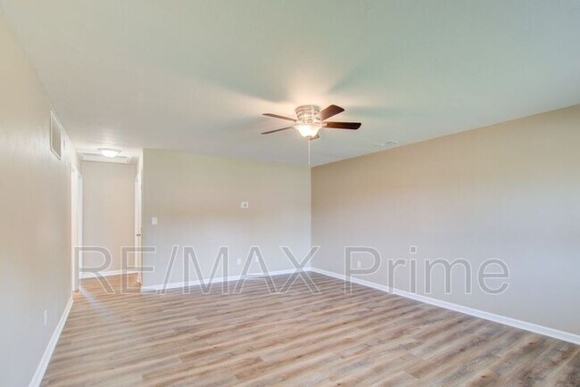Building Photo - 4601 Hardy Dr