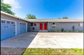 Building Photo - 200 NE 7th St