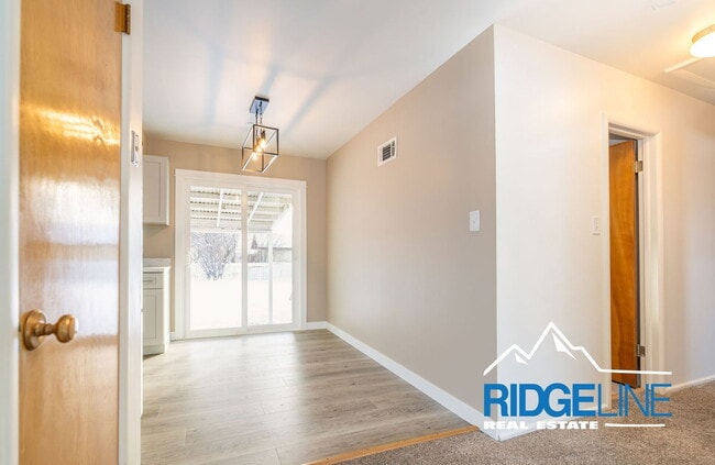 Building Photo - 204 19th Ave NW