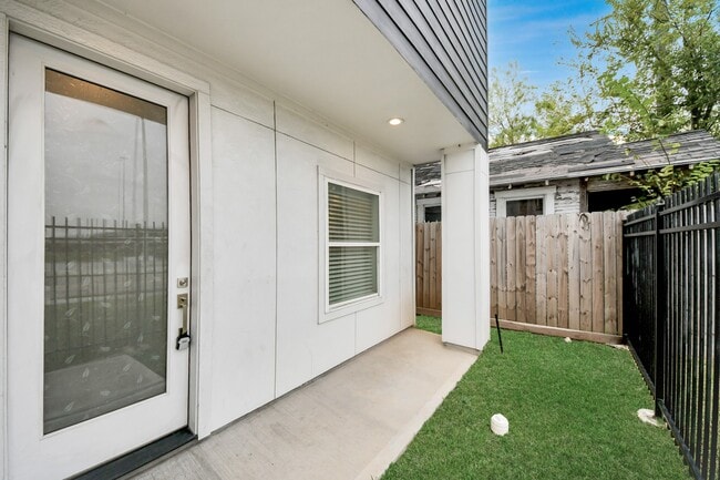 Building Photo - 2920 Nance St