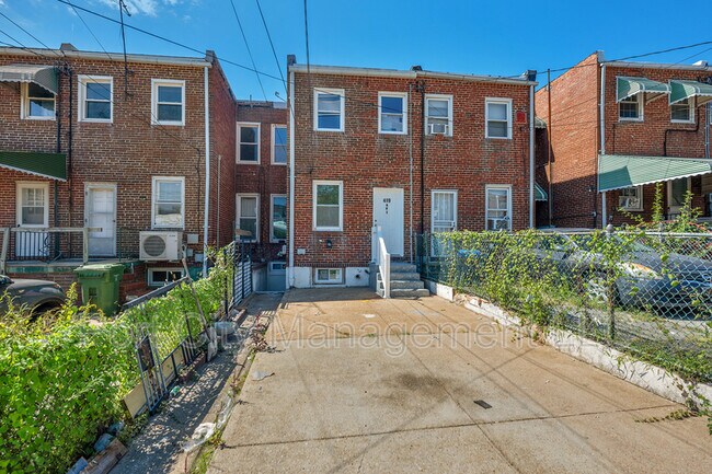 Building Photo - 419 Gusryan St