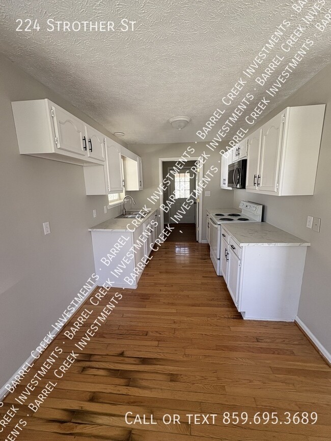 Building Photo - 224 Strother St