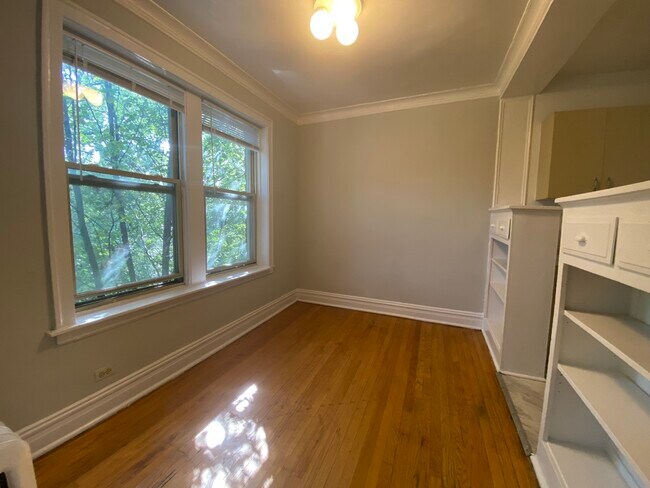 Building Photo - 1525 W Estes Ave