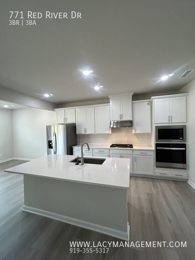 Building Photo - 771 Red River Dr