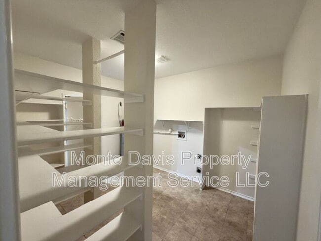 Building Photo - 1206 Devil Ridge