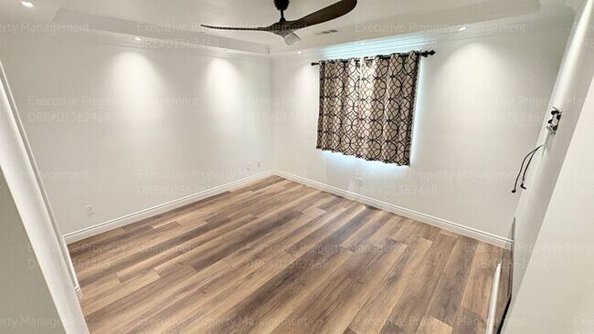 Building Photo - 3 bedroom 2 bathroom home located in a cul- de- sac in a Southwest Bakersfield neighborhood