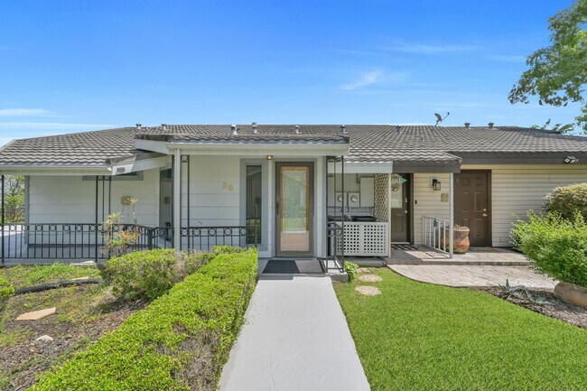 Building Photo - Fully Furnished 2 bedroom Lakefront with 1...