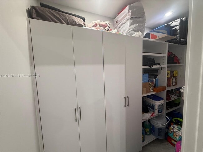 Building Photo - 9721 SW 162nd Ct