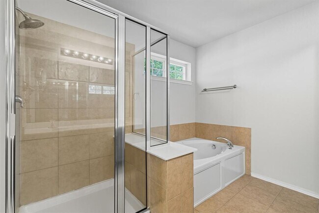 Building Photo - 125 Pine Cove