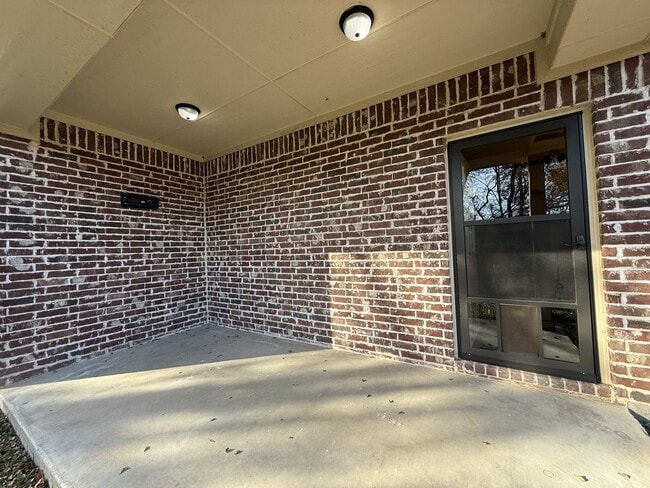 Building Photo - 414 Hidden Path