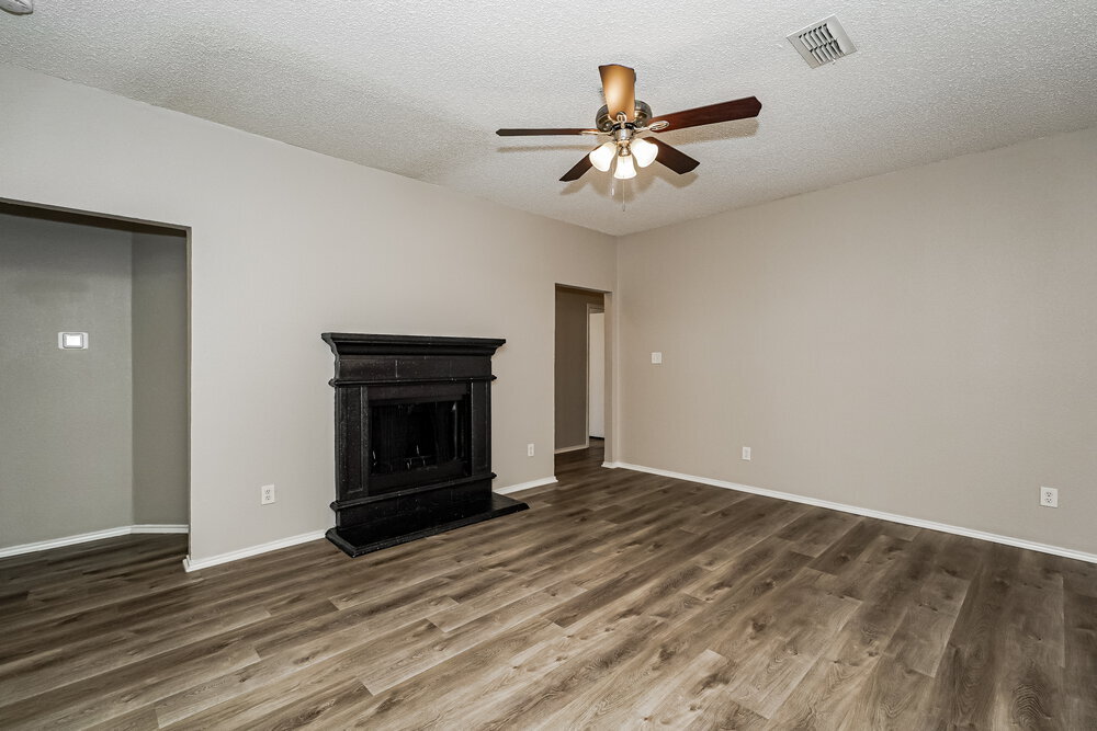 Building Photo - 7213 Park Creek Cir W