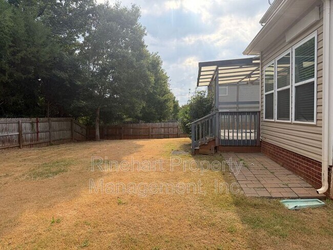 Building Photo - 1049 Ellis Pond Dr