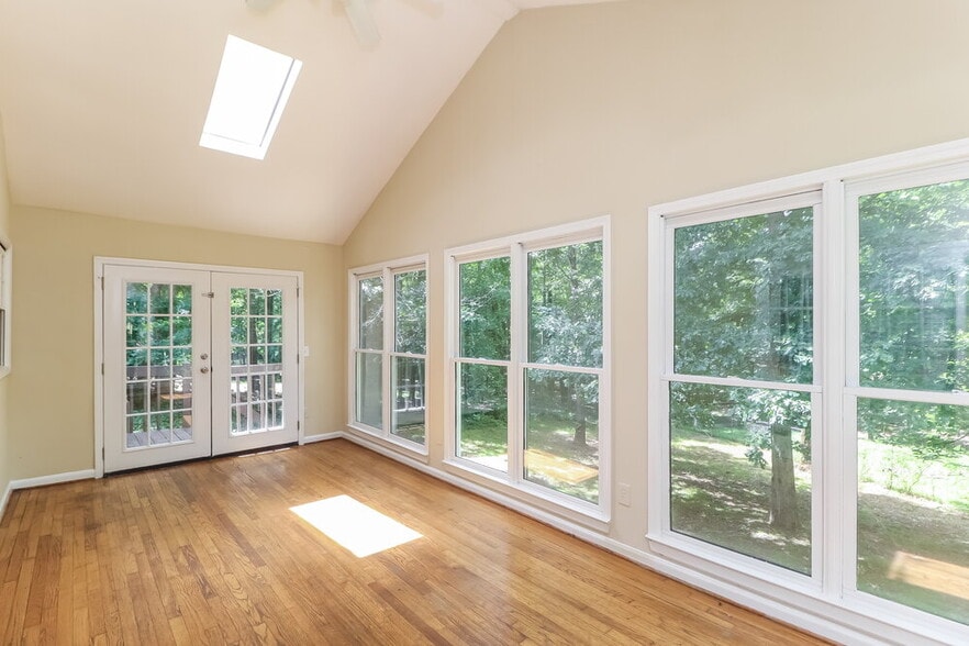 Building Photo - 2035 Castle Royale Dr