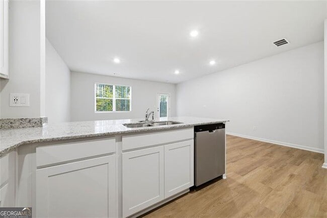 Building Photo - 5961 Skylar Dr