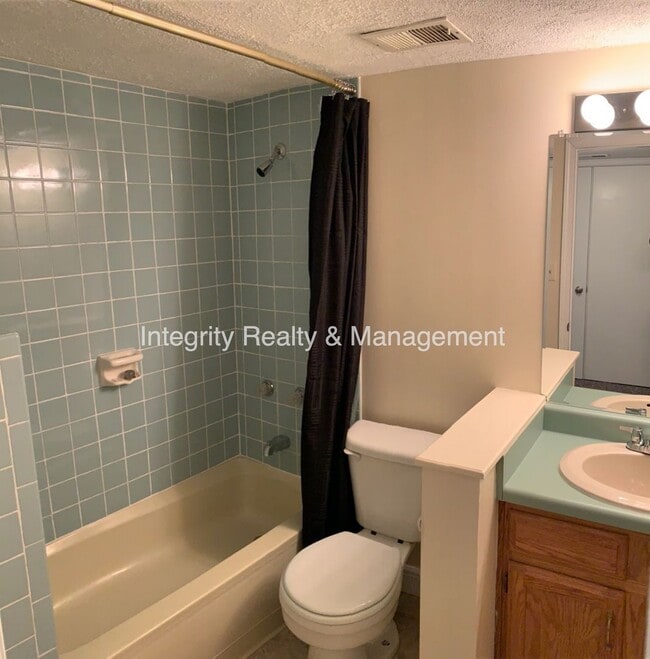 Building Photo - 7565 S Cove Cir