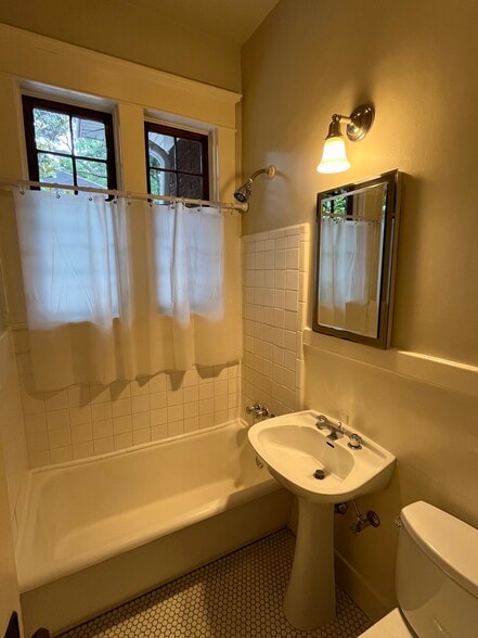 Bathroom - 18 Avery Dr NE